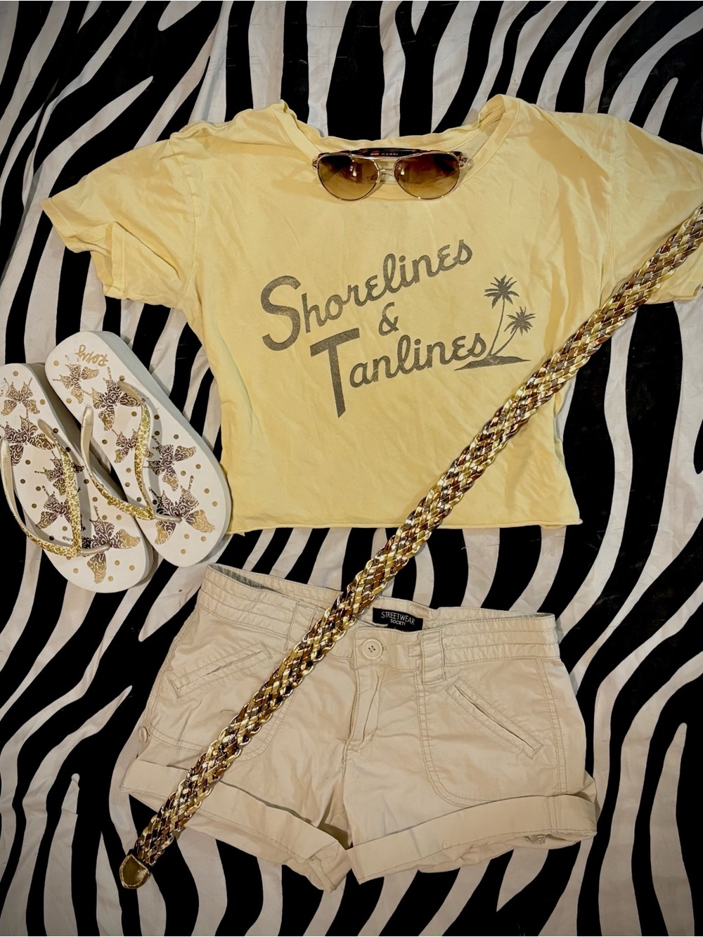 Billabong cropped cut Light Yellow Graphic Tee - Logo Interior Print